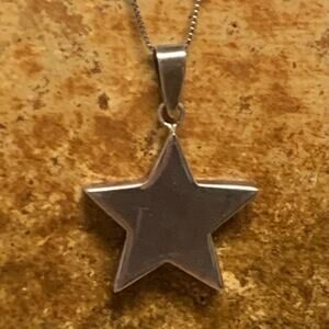 Vintage Sterling Silver Star Pendant on Sterling 30 In. Box Chain